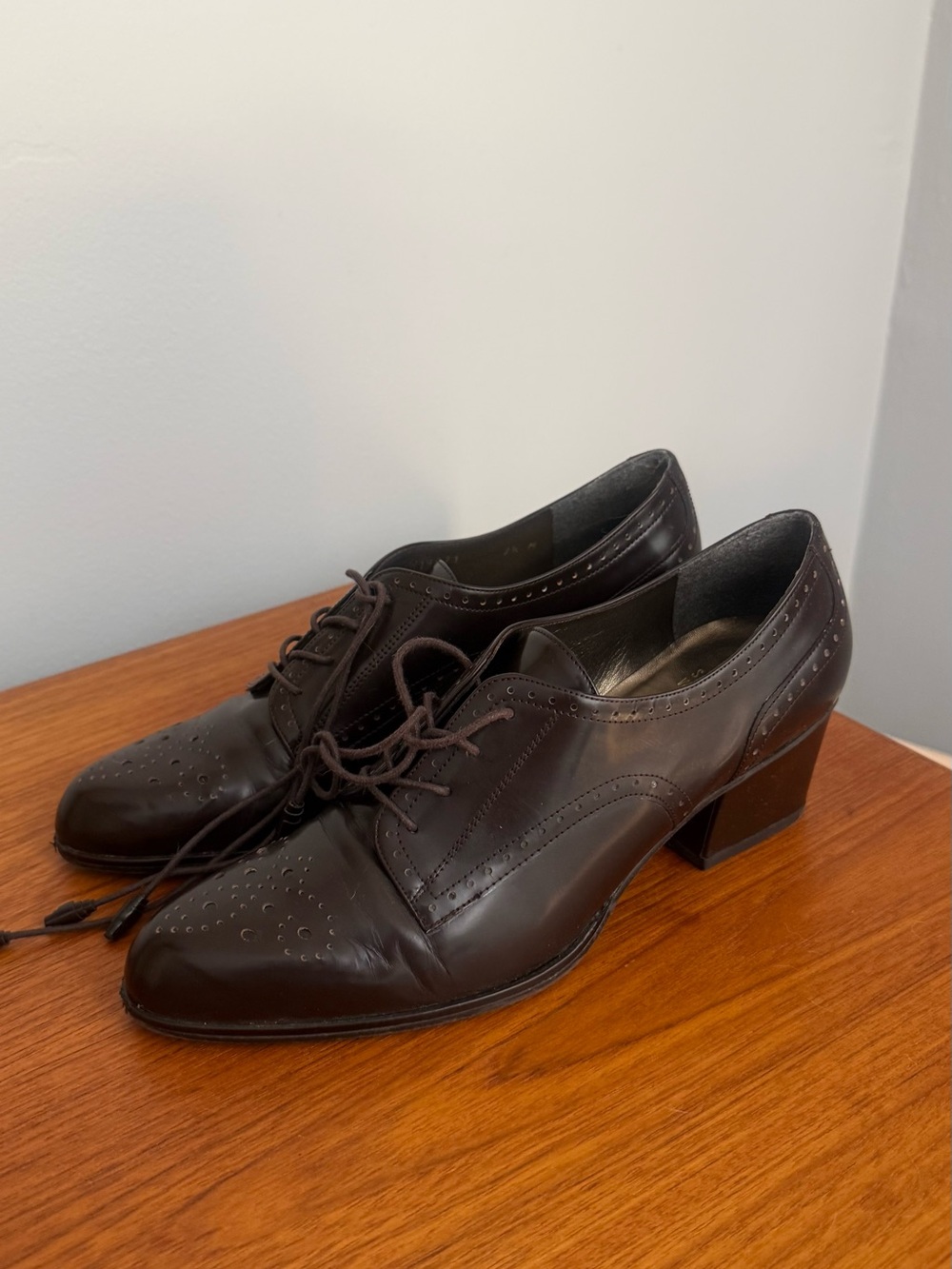 Stuart Weitzman Heeled Oxford Pumps